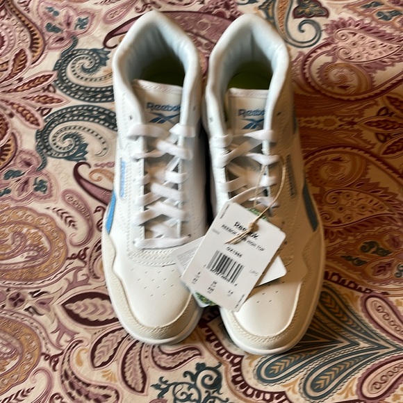 NIB size 6 Reebok high tops - Picture 5 of 5